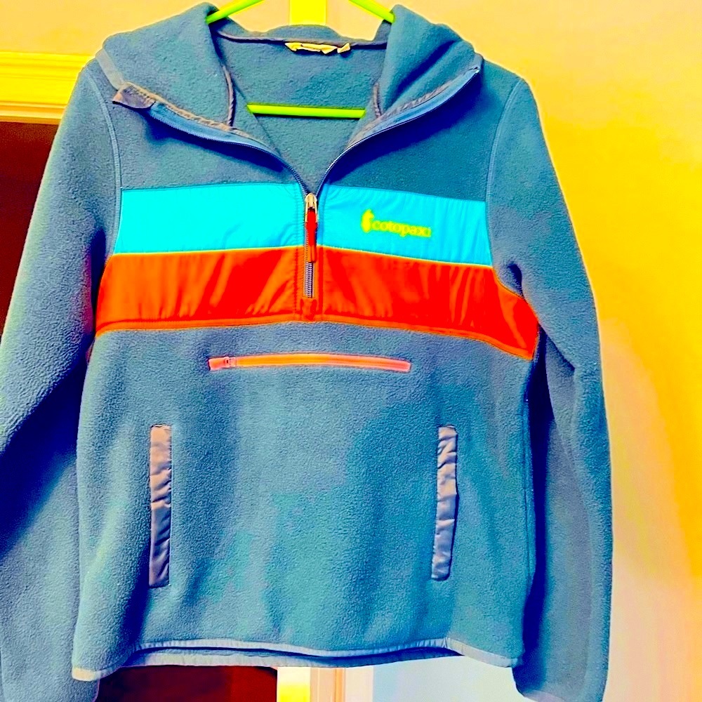 Women’s Cotopaxi zip up top- Size S